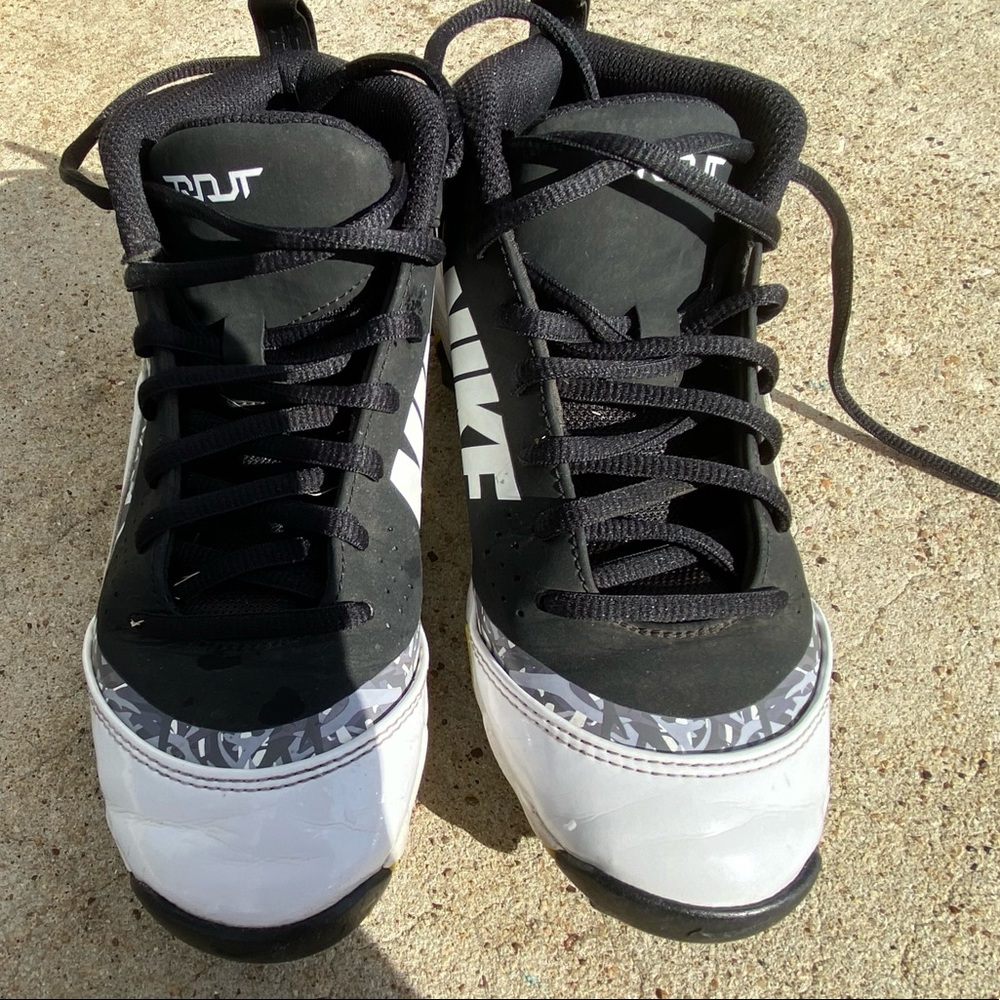 Nike Outdoor Cleats FastFlex Boys Size 3Y